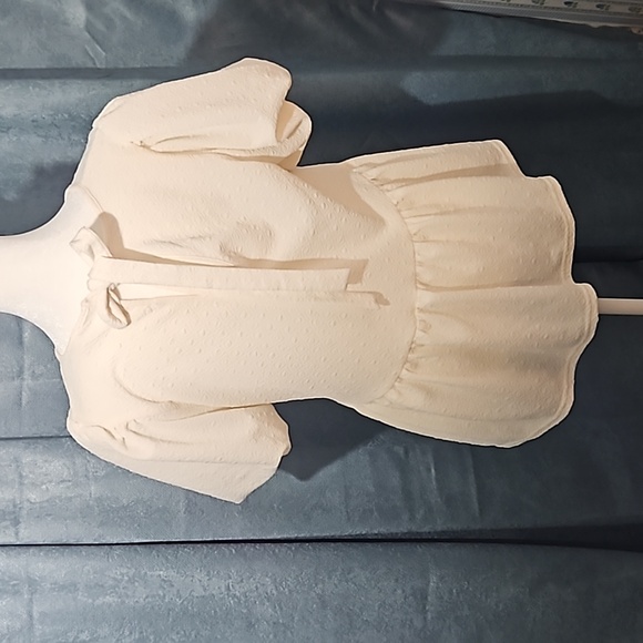 Blu Pepper Women's Cream ColoredTextured Ruffle Blouse Puffy Sleeve Top - Picture 3 of 6